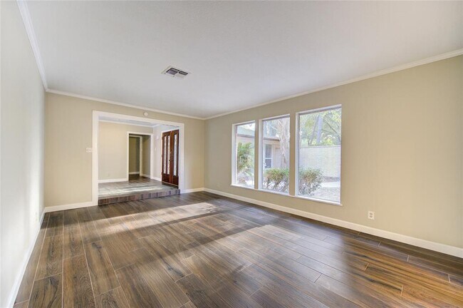 Building Photo - 11024 Riverview Dr