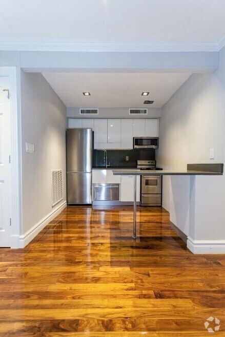 Building Photo - 350 W 21st St
