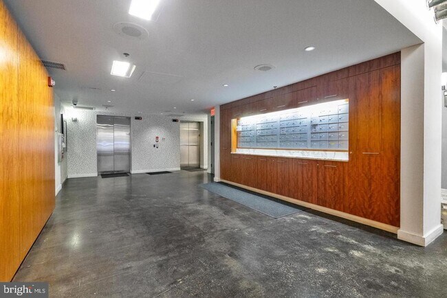 Building Photo - 1352 South St