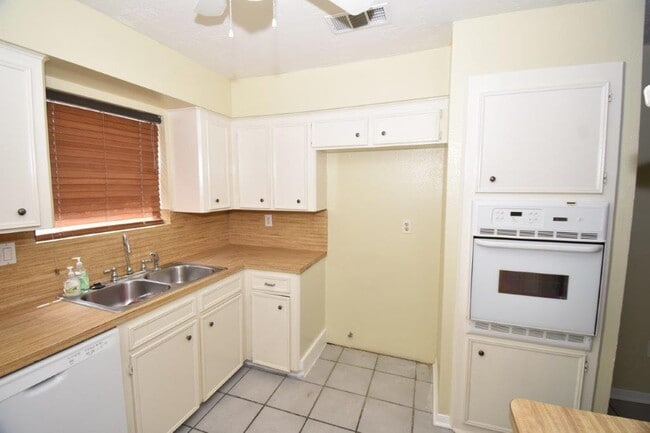 Building Photo - 4315 Jura Dr