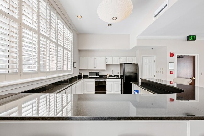 Building Photo - 4808 Moorland Ln