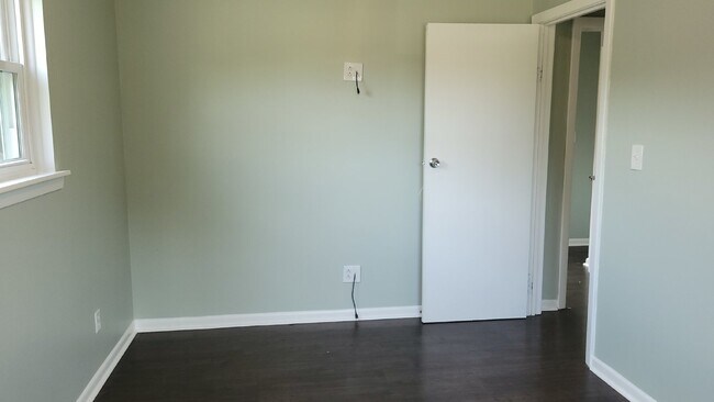 Building Photo - Beautiful  & Charming 4-Bedroom Home with ...