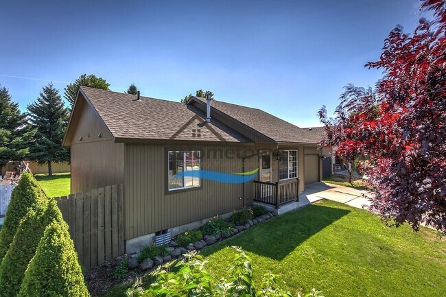 Building Photo - Sweet 2 Bed 1 Bath House with a Fenced Yard in Post Falls!