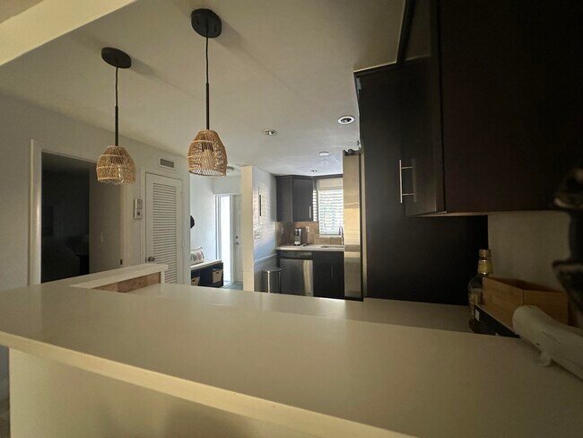 Building Photo - 1169 Hillsboro Mile