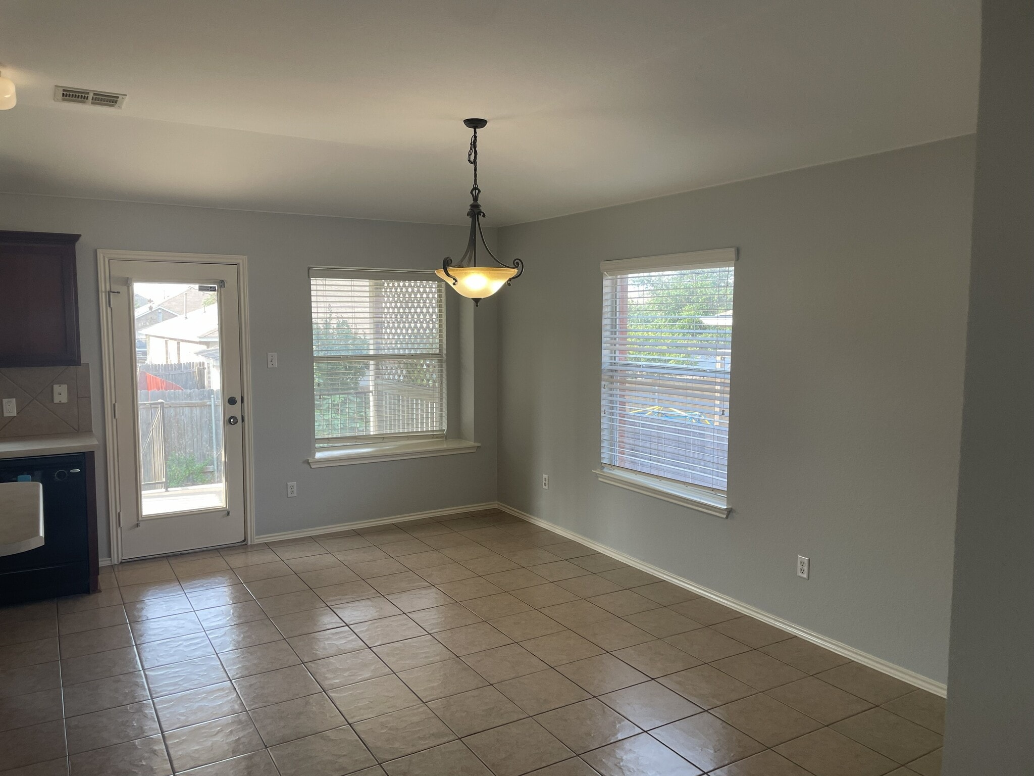 Building Photo - 3208 Clinton Pl