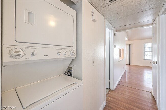 Building Photo - 5068 Jeffreys St