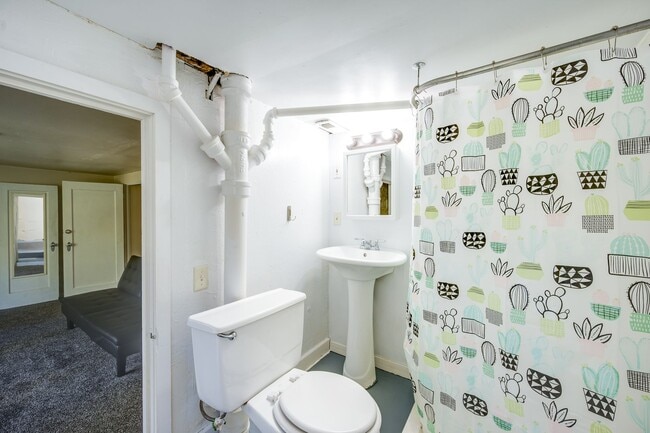 Building Photo - Charming College Hill Gem – Your Perfect Student Home!