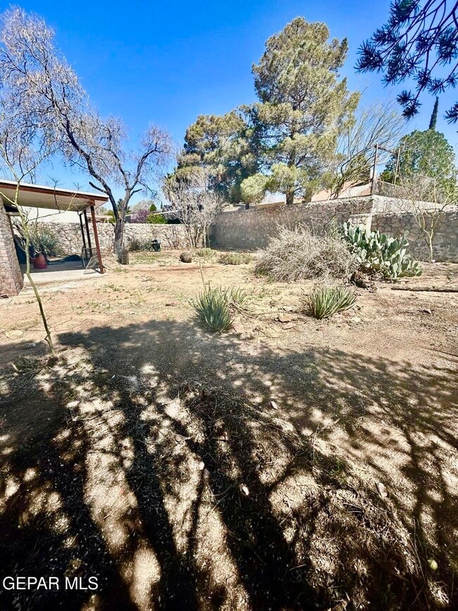 Building Photo - 740 Tepic Dr