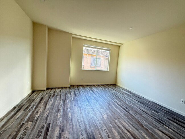 Building Photo - 566 Almaden Walk Loop