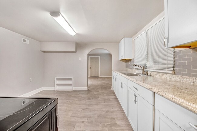 Building Photo - 105 Pineland Cir
