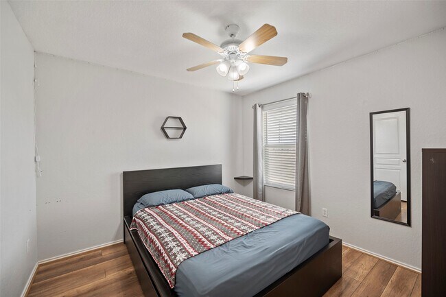 Building Photo - 16783 Mammoth Springs Dr