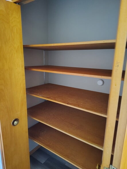 Building Photo - 8 8th St W