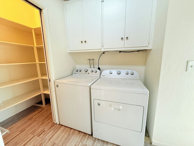 Building Photo - 401 N Lupine St