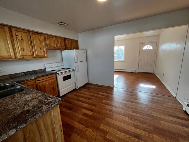 Building Photo - Westminster 2-bedroom 1 bath available now!