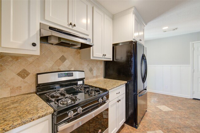 Building Photo - 2714 Southmore Ave