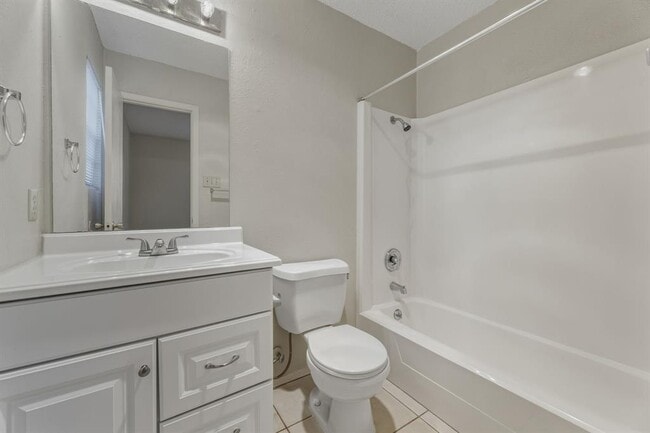 Building Photo - 8904 Pineridge Dr