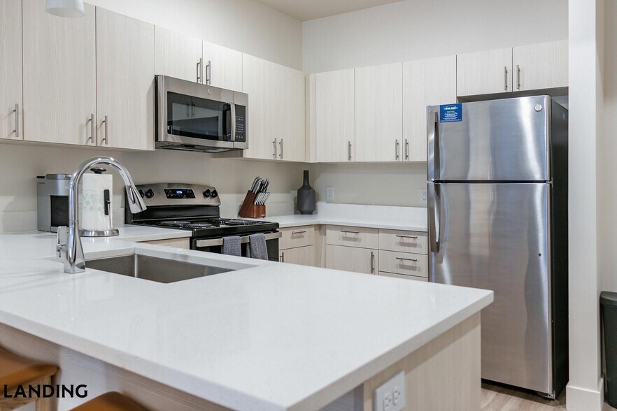 Building Photo - 2201 S 900 E