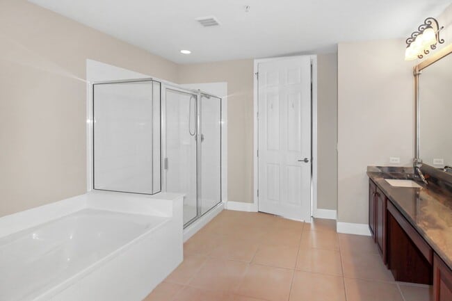 Building Photo - Sarasota National Annual Condo for Rent