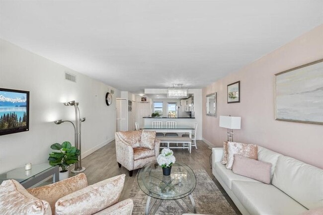 Building Photo - 750 N Ocean Blvd