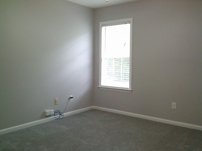 Building Photo - Spacious 3BR Home with Screened Porch, Fenced Backyard & Wired Shop in North Valdosta