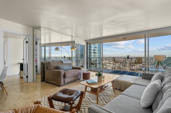 Building Photo - 700 E Ocean Blvd