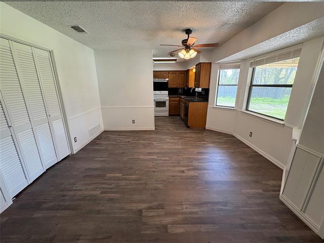 Building Photo - 8111 Llano Ave