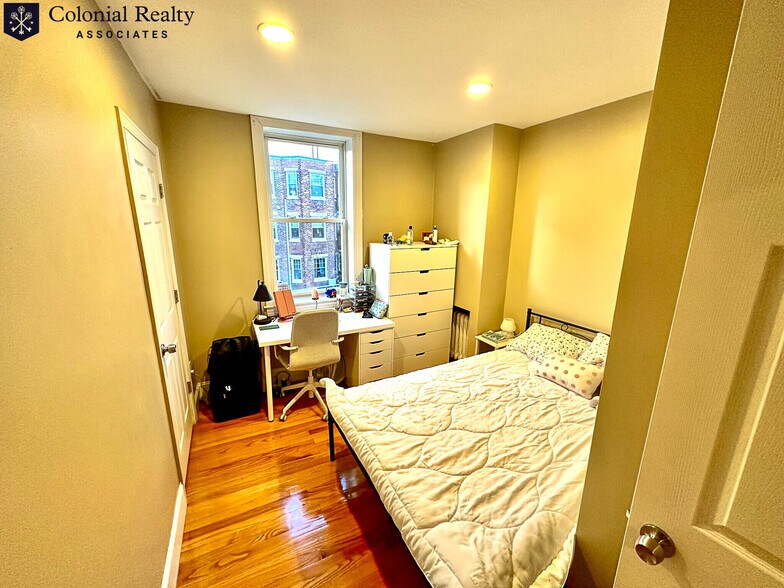 Building Photo - 76 Egmont St