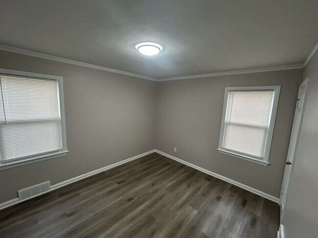 Building Photo - Charming 3 Bedroom Bungalow