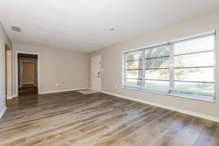 Building Photo - 1212 Hunt Ave