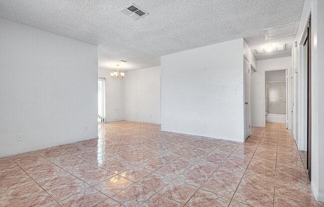 Building Photo - One Story Two Bedroom plus Den Townhouse