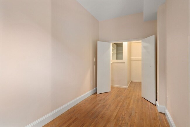 Building Photo - 393 Marlborough St