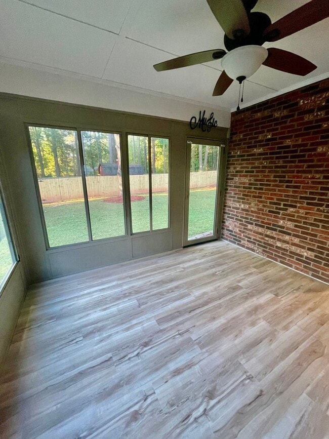 Building Photo - Welcome to this stunning 3-bedroom, 2.5-ba...