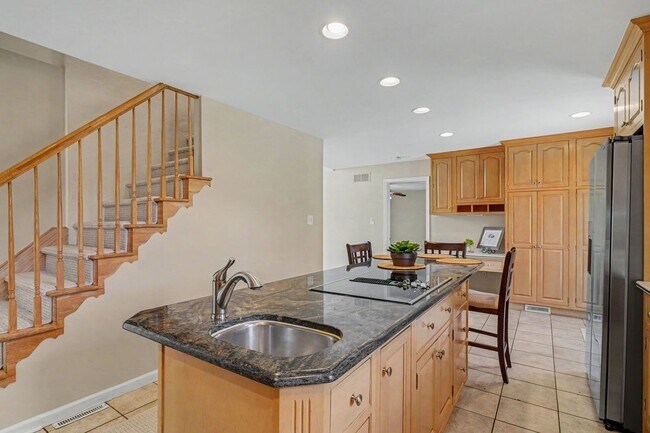 Building Photo - 209 Casparus Way