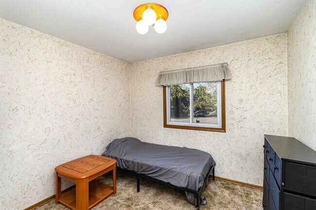 Furnished 3rd bedroom - 3937 Pumice Ct