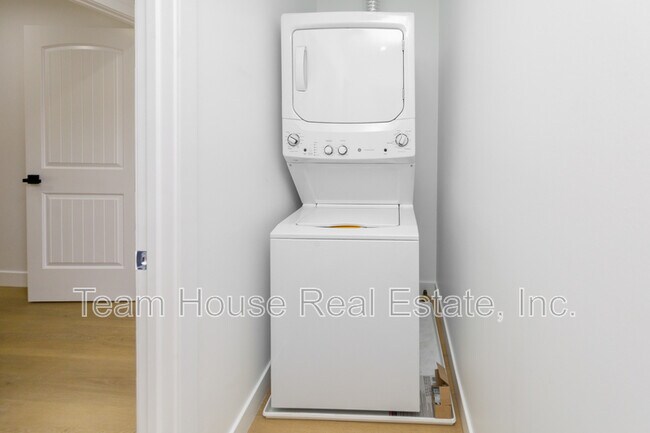 Building Photo - 7510 Etiwanda Ave