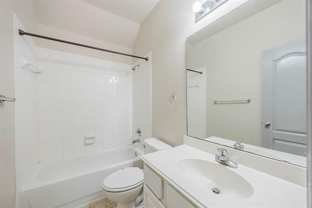 Building Photo - 8127 Robertson Dr