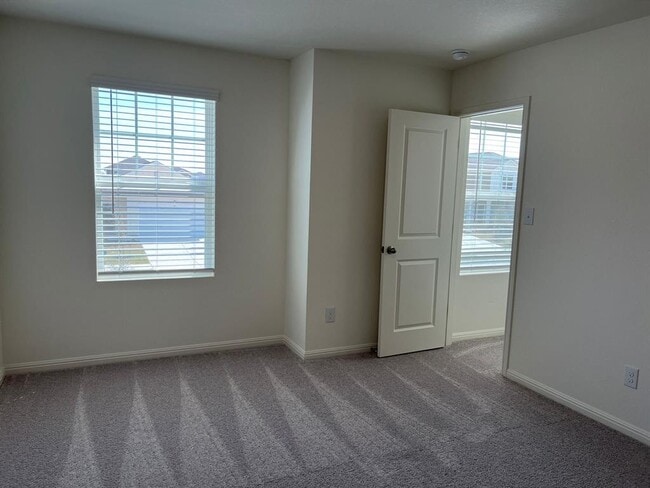 Building Photo - 624 Gemsbok Dr