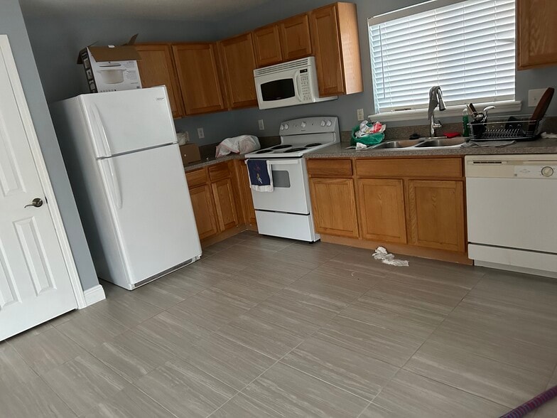 Building Photo - 2154 W Firwood Dr