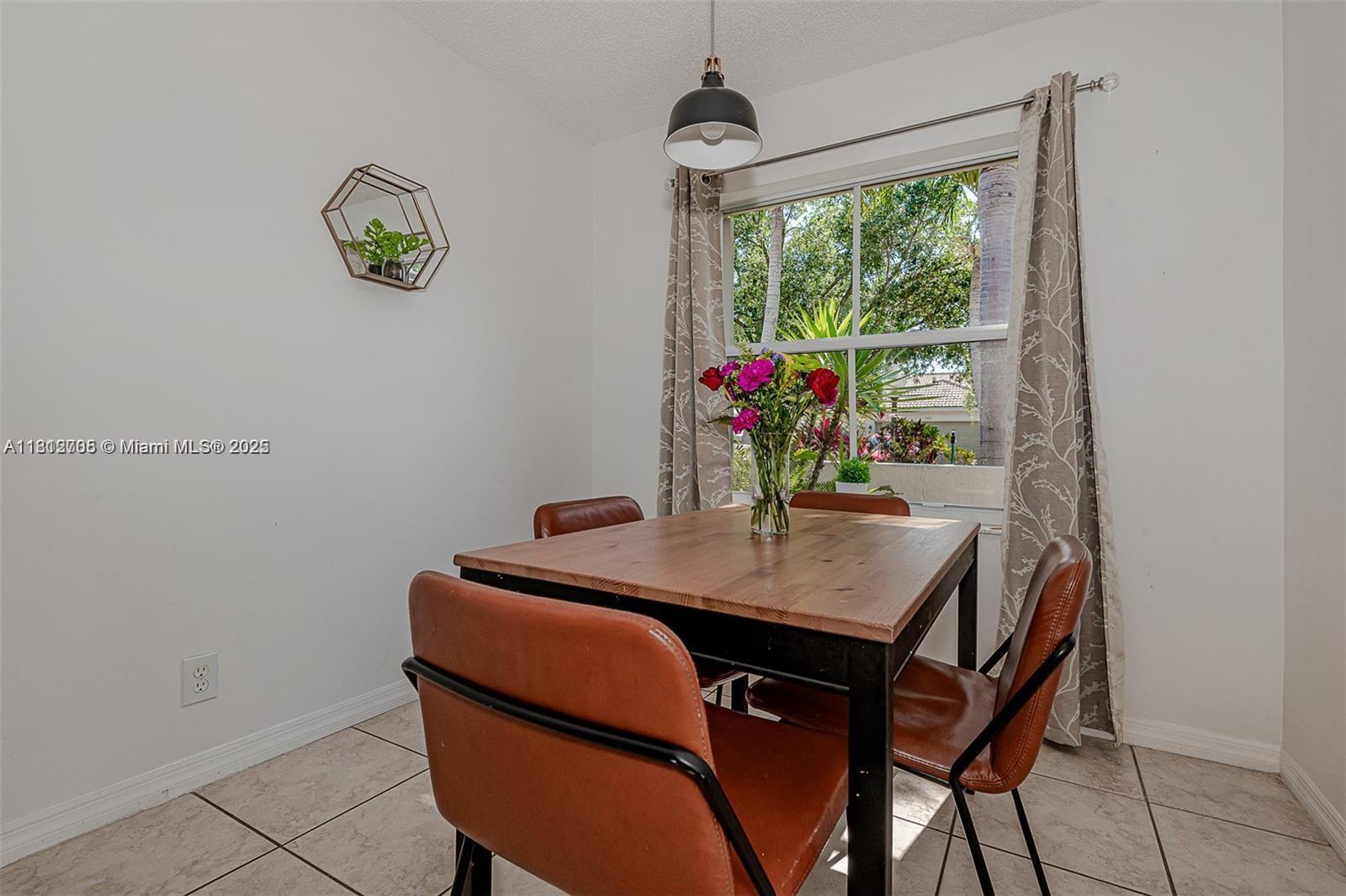 Building Photo - 1641 Zenith Way