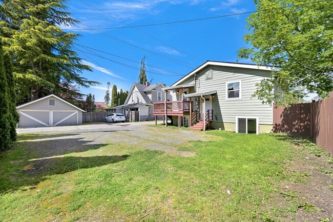Building Photo - 6 Bedroom Home for Rent
