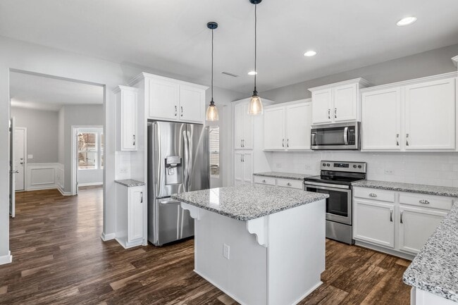 Building Photo - Newer Home in Reedy Fork, SS Appliance, Granite Counter-tops, Island, Office, Den, FP, Loft, Gara...