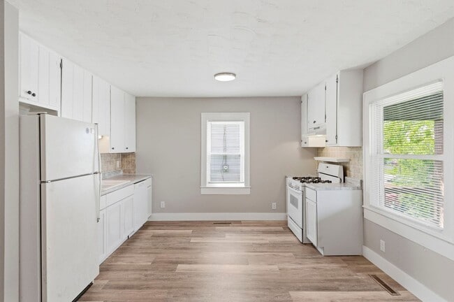 Building Photo - 3 Bedroom | 2 Bathroom | Springfield MO