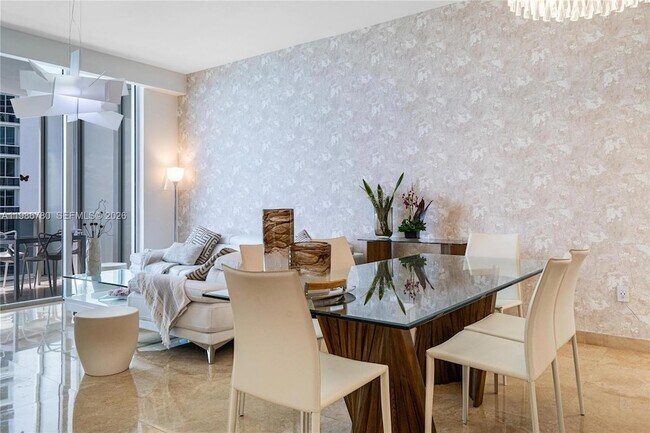 Building Photo - 16001 Collins Ave