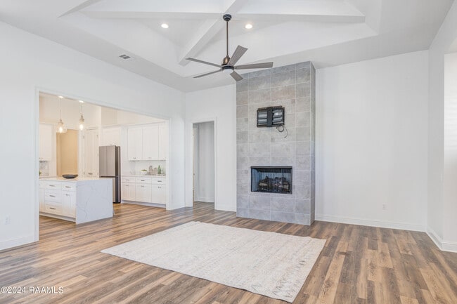 Building Photo - 105 Tea Rose Dr