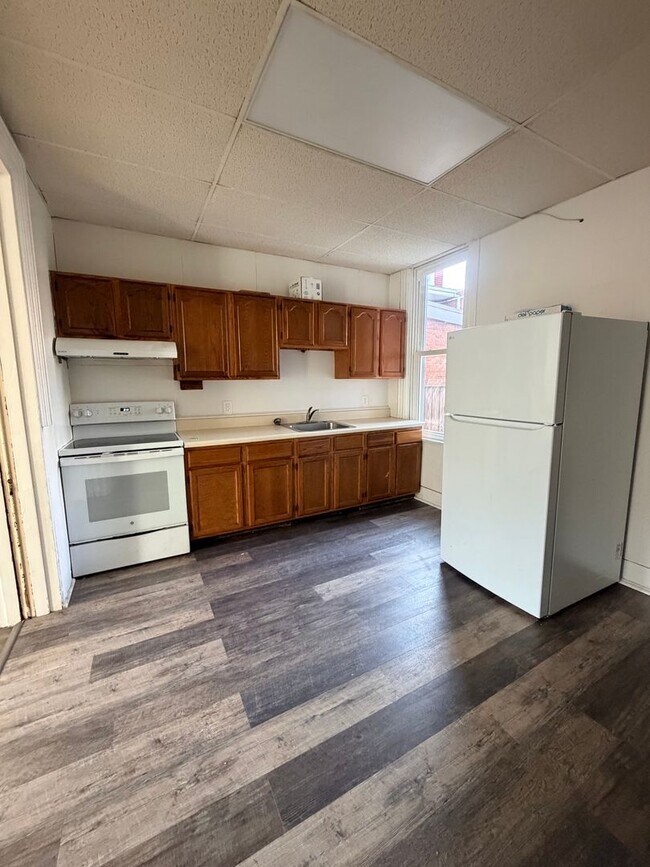 Building Photo - 337 W Orange St