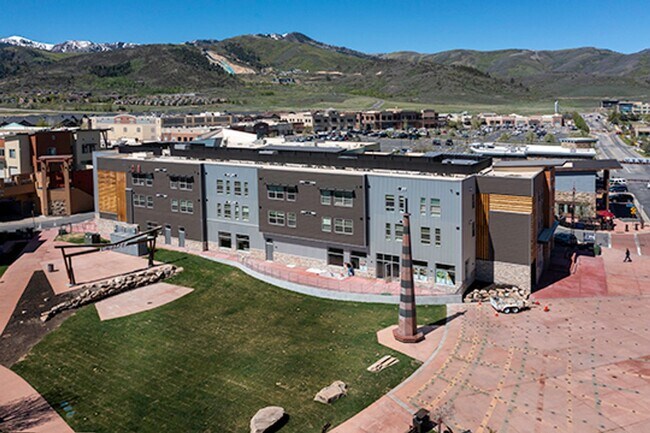 Building Photo - Newly Built Park City Home Just Before Win...