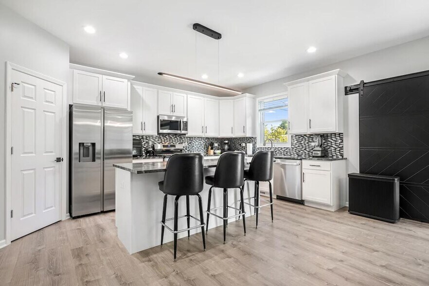 Building Photo - 705 N Garfield St