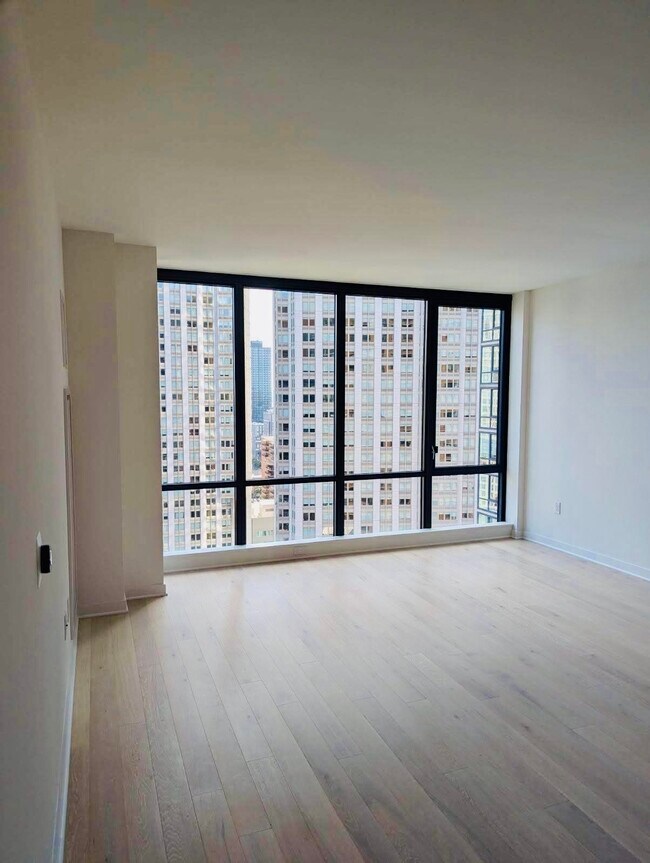 Building Photo - 155 Bay St