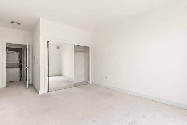 Building Photo - 585 9th St