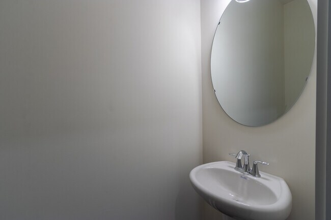 Building Photo - 493 Clark Creek Ln